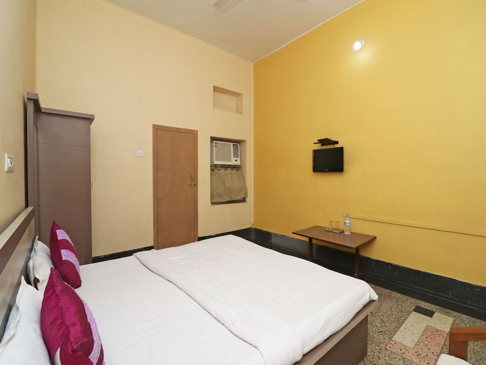 SPOT ON 39527 Hotel Saraogi Room 4
