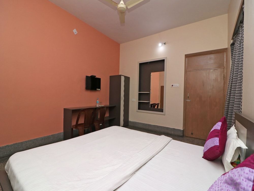 SPOT ON 39527 Hotel Saraogi Room 12