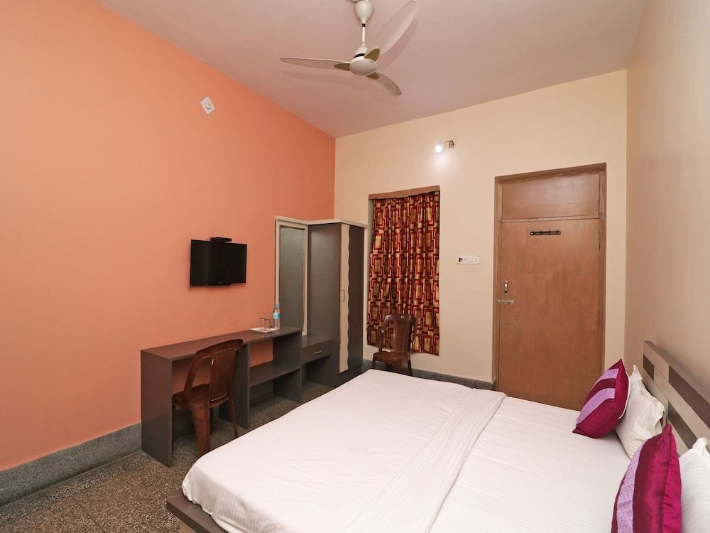 SPOT ON 39527 Hotel Saraogi Room 8
