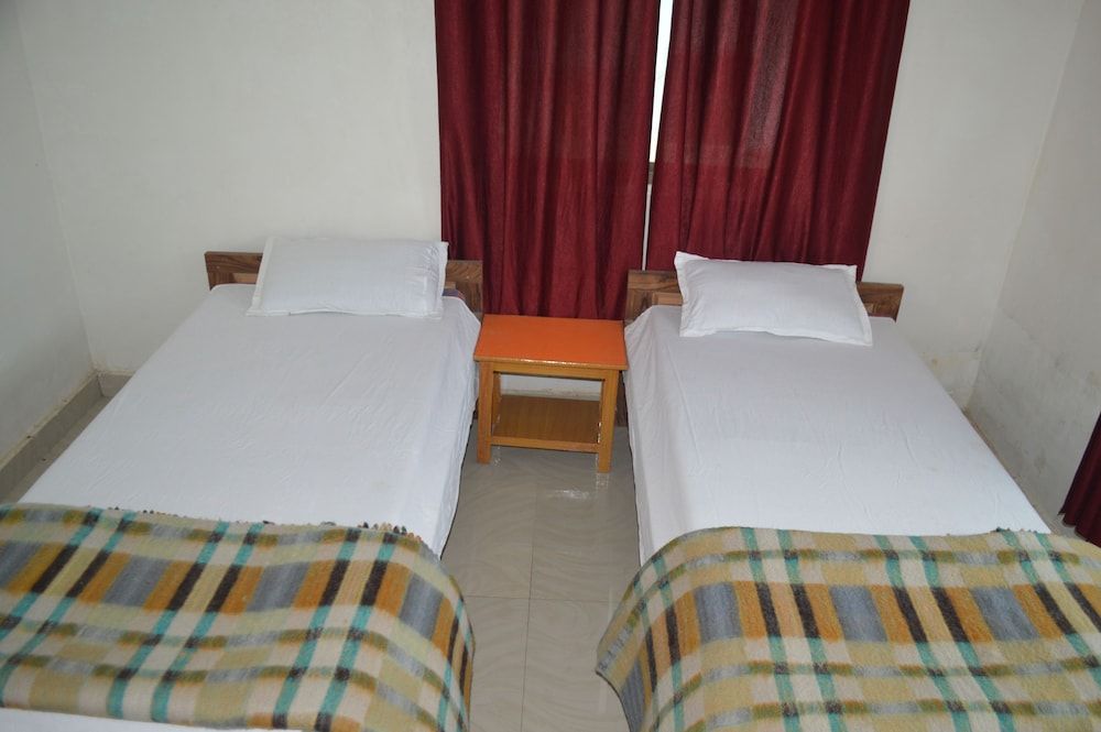 Middle Way Home Stay Basic Double or Twin Room, 2 Twin Beds, Non Smoking 12