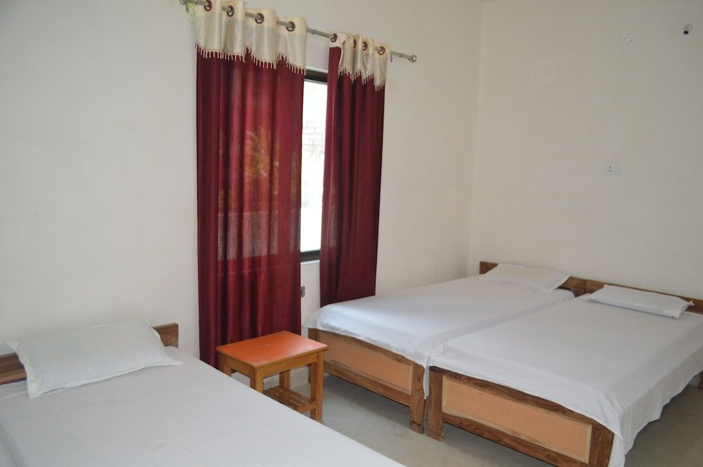 Middle Way Home Stay Basic Double or Twin Room, 2 Twin Beds, Non Smoking 16