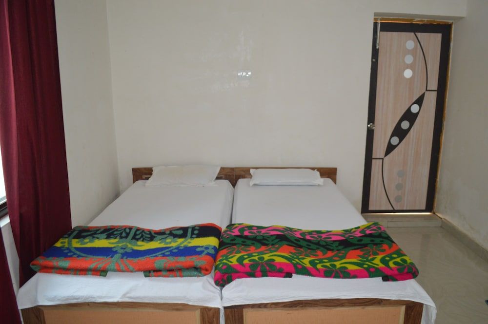 Middle Way Home Stay Basic Double or Twin Room, 2 Twin Beds, Non Smoking 9