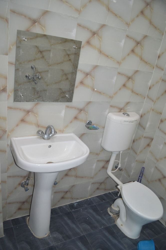 Middle Way Home Stay Basic Double or Twin Room, 2 Twin Beds, Non Smoking 21