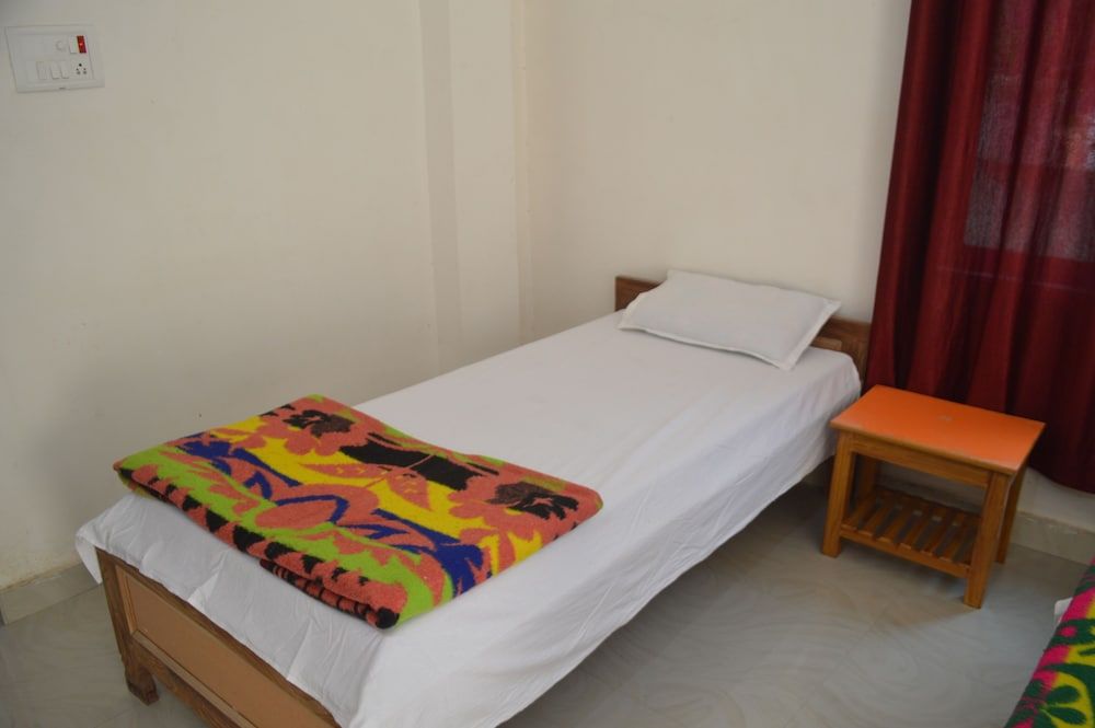 Middle Way Home Stay Basic Double or Twin Room, 2 Twin Beds, Non Smoking 17