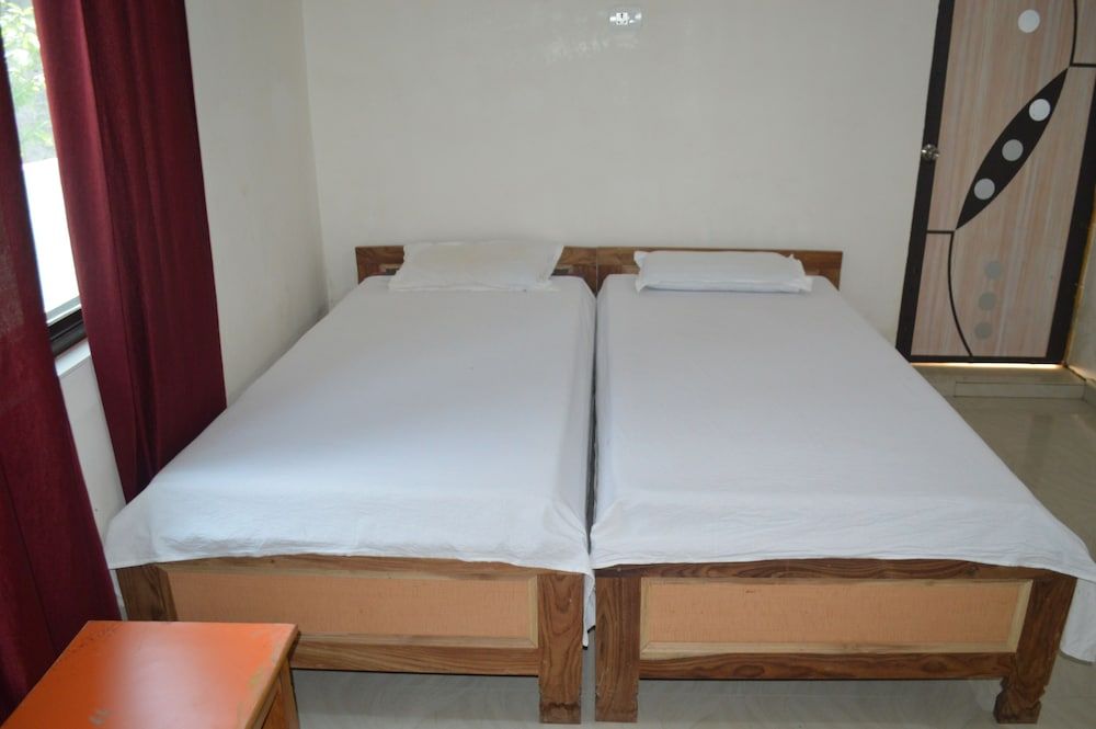 Middle Way Home Stay Basic Double or Twin Room, 2 Twin Beds, Non Smoking 11