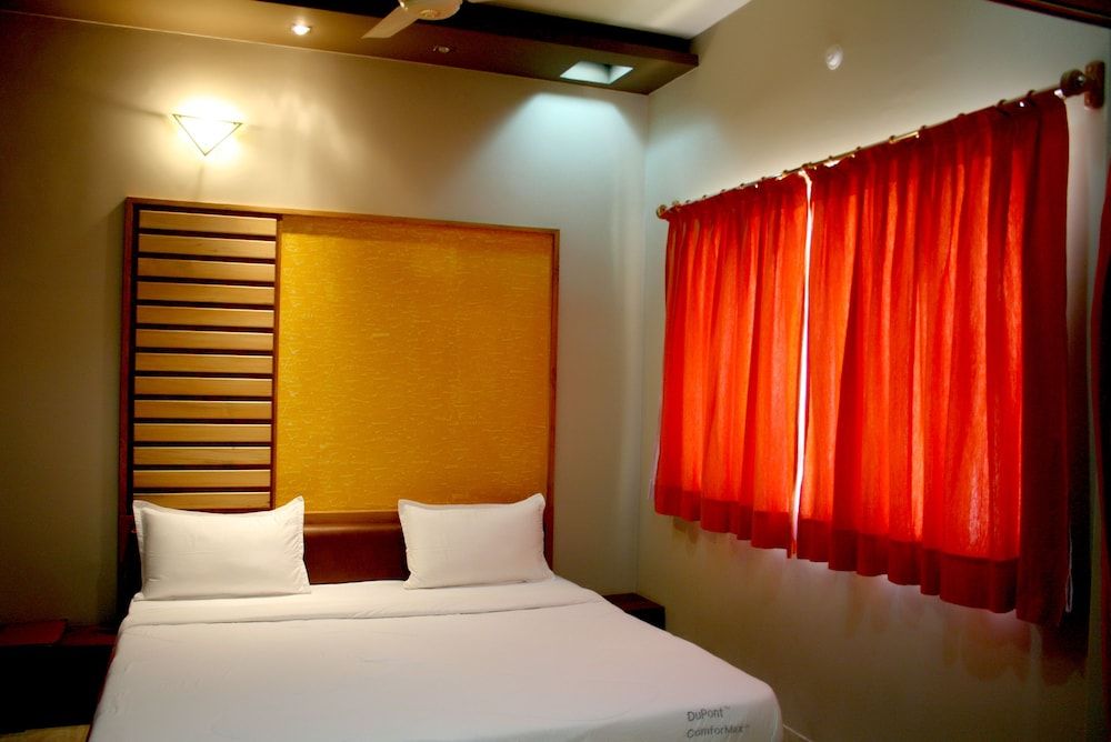 Tree Top Residency Deluxe Room