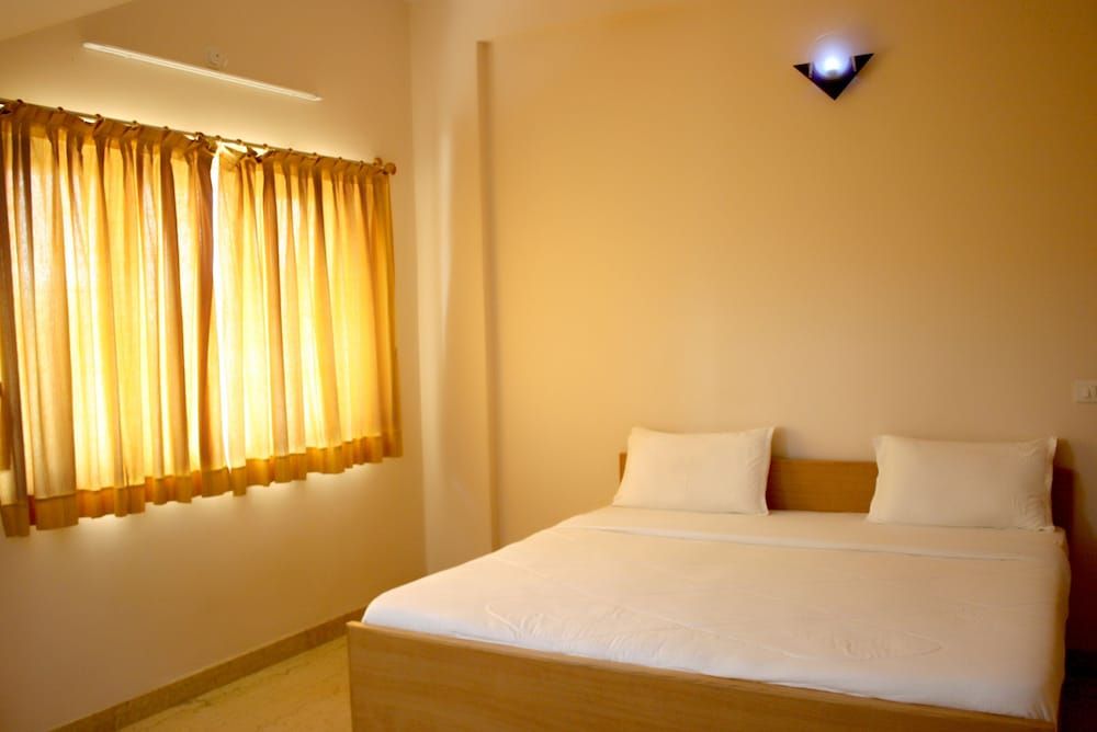 Tree Top Residency Deluxe Room 3