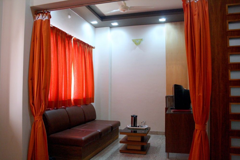 Tree Top Residency Deluxe Room 4