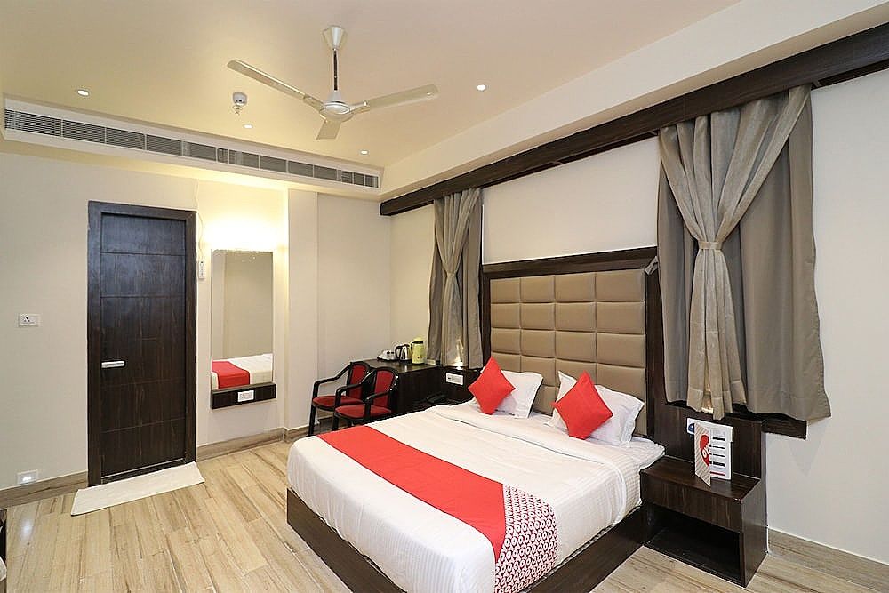 OYO 24608 Sanjay Galaxy Premium Double or Twin Room 5
