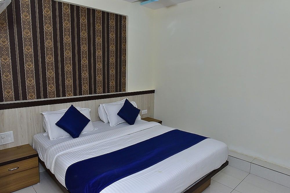 Hotel Shubham Palace Deluxe AC Room 6