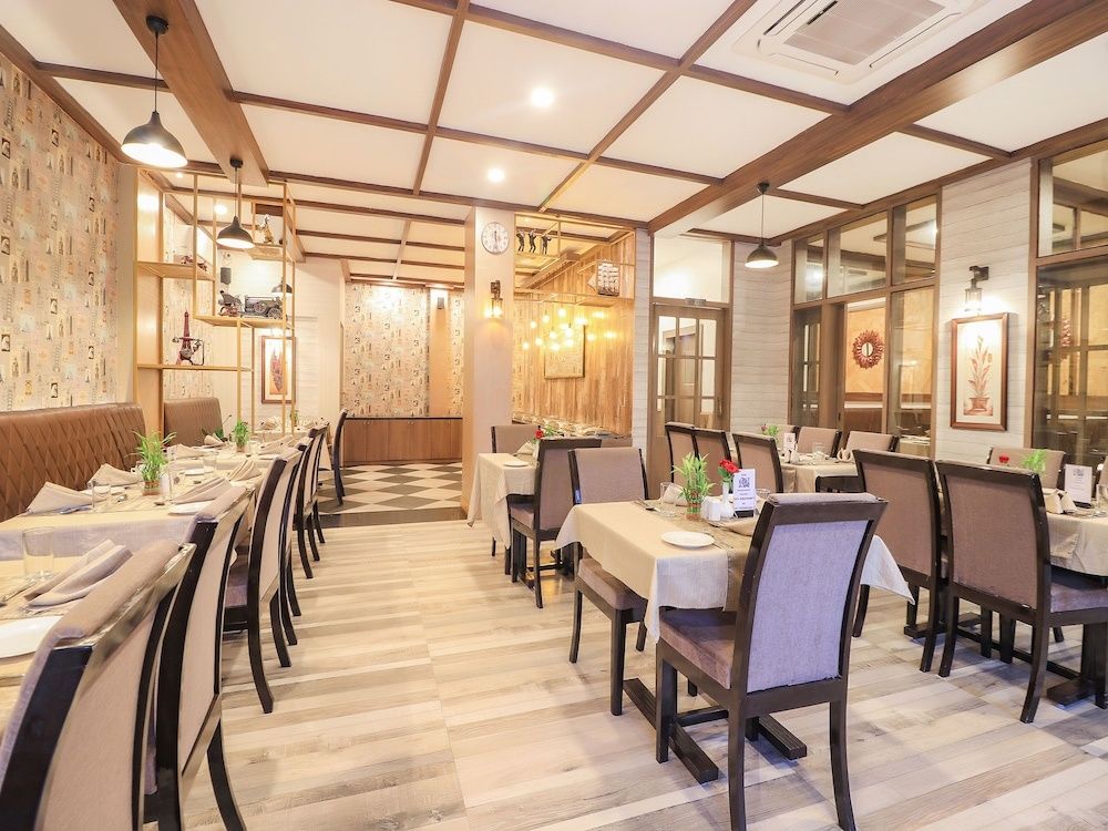 undefined OYO 7583 Hotel Suraj Palace 1 5