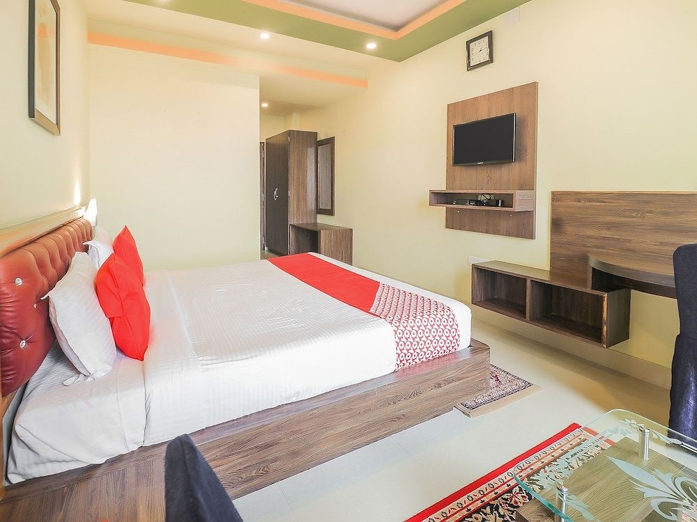 undefined OYO 7583 Hotel Suraj Palace 1 8