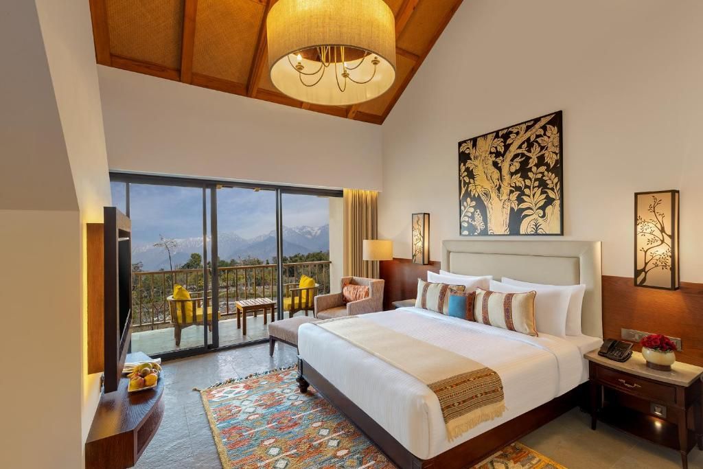 Deluxe Room, 1 King Bed, Mountain View