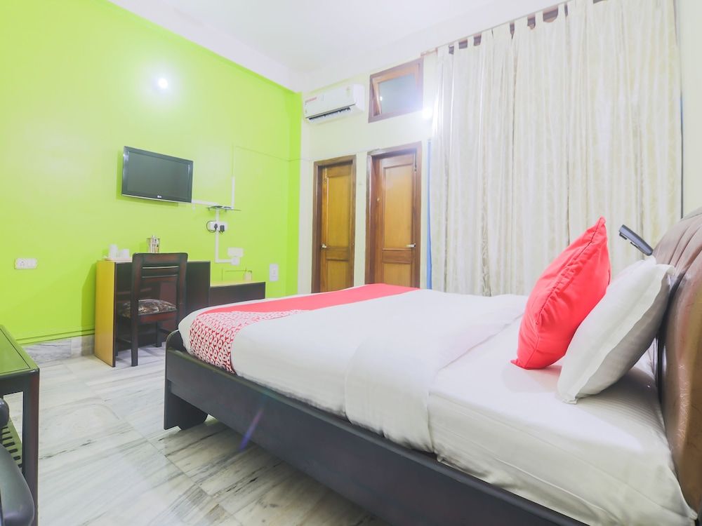 OYO 22526 Baruah's Guest House Classic Suite, 1 King Bed 2