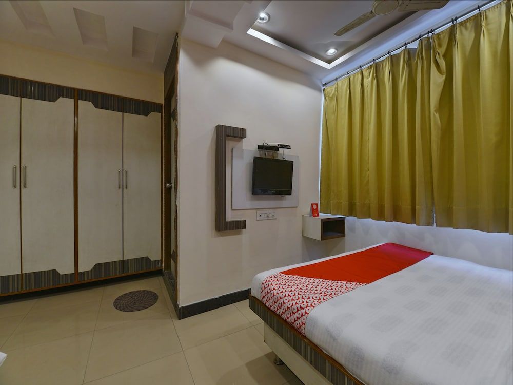 OYO 13346 Hotel A R Ganpati Plaza Double or Twin Room 12