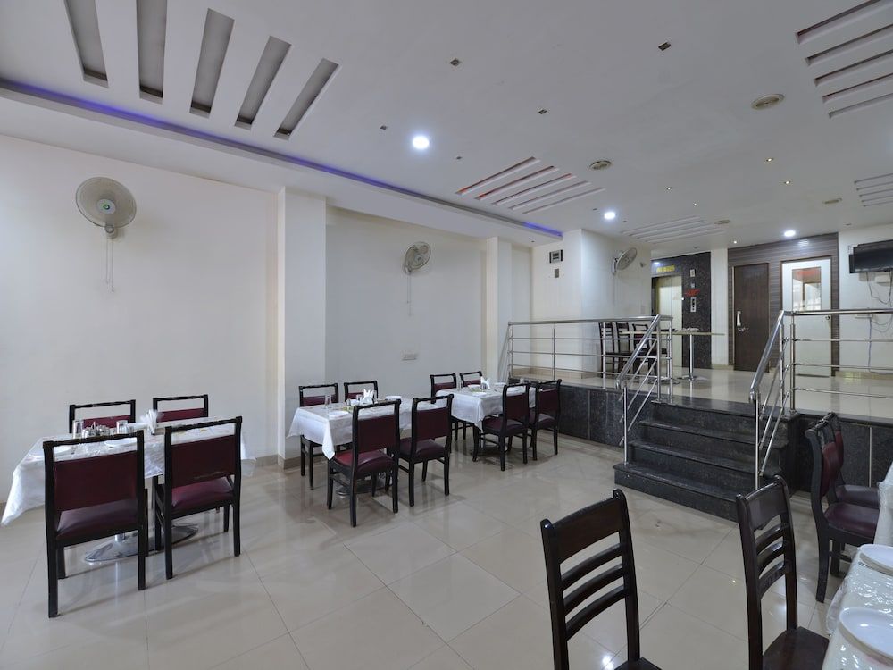 undefined OYO 13346 Hotel A R Ganpati Plaza 5