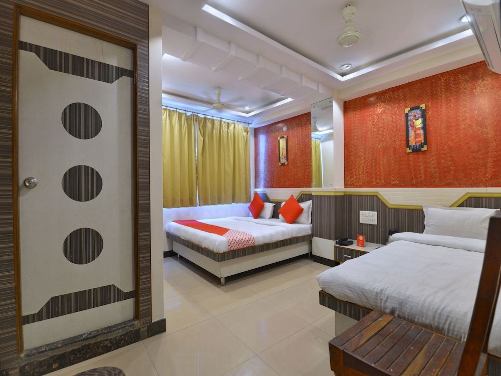 OYO 13346 Hotel A R Ganpati Plaza Double or Twin Room 10