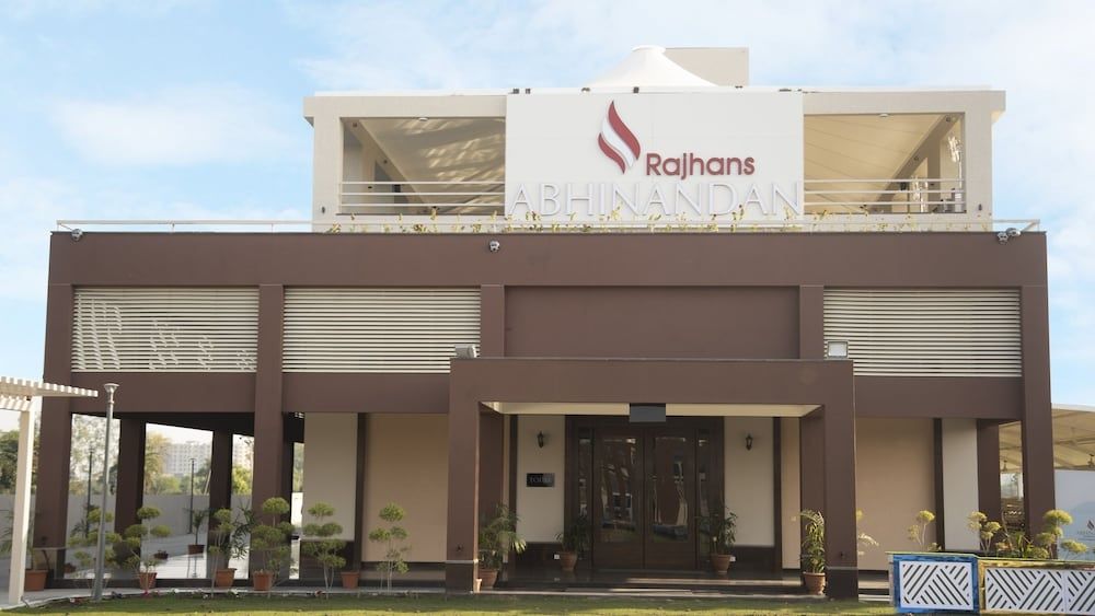 Hotel Rajhansh Abhinandan