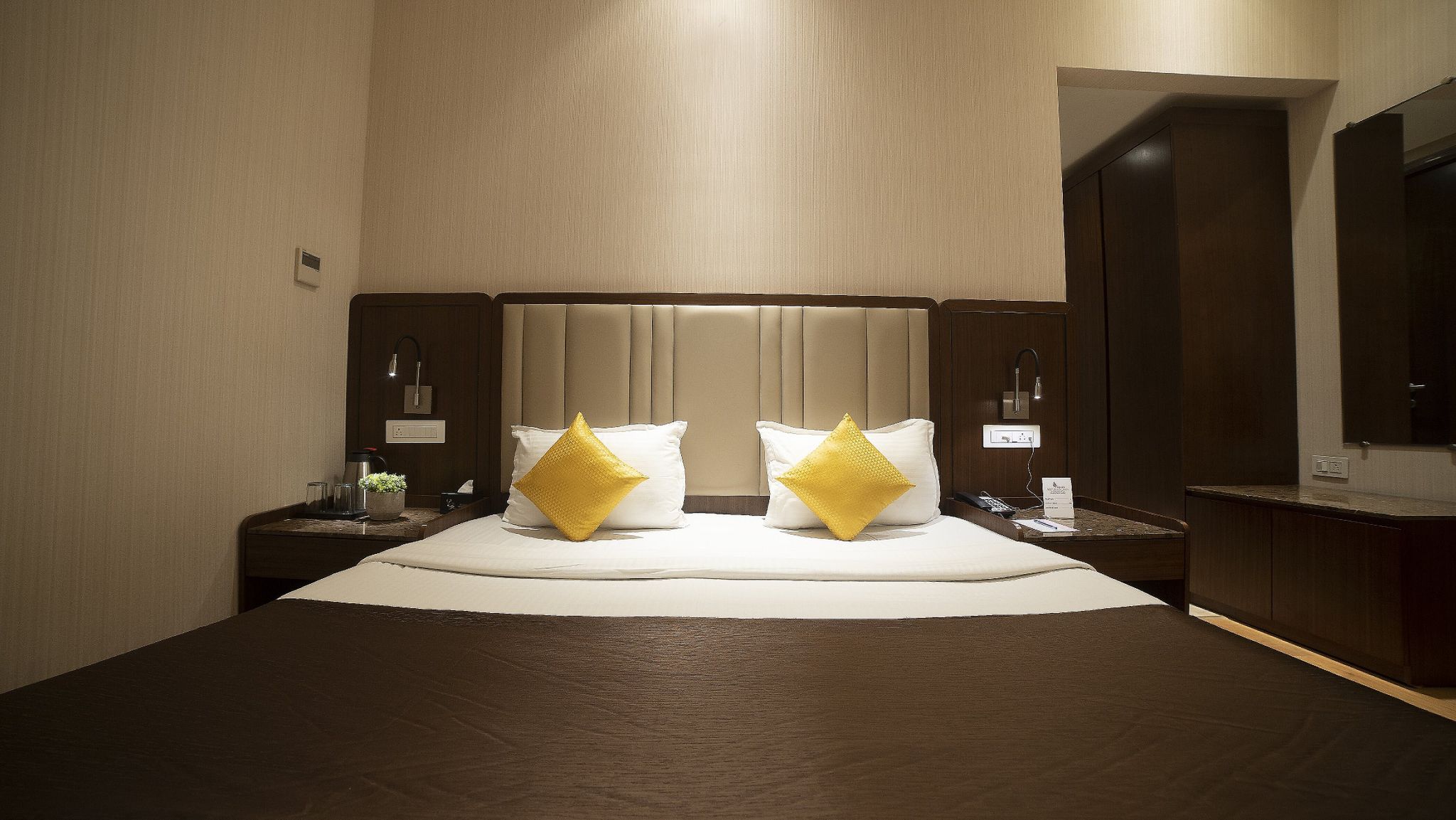 Hotel Rajhansh Abhinandan Royal Studio Room 4