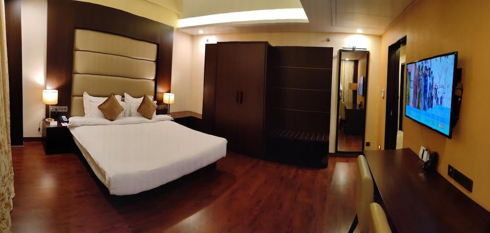 Vivanta Jamshedpur , Golmuri Superior Room City View King Bed