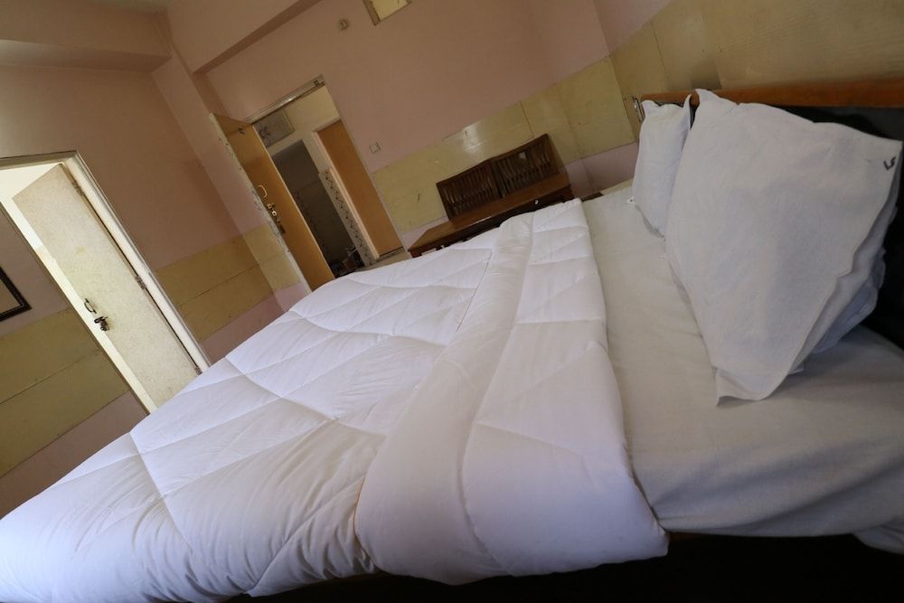 undefined SPOT ON 37324 Hotel Grace 8