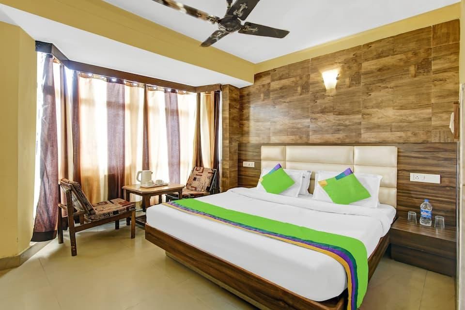 Itsy Hotels Amrita Raghunath Bazaar Jammu Deluxe Double Room 2