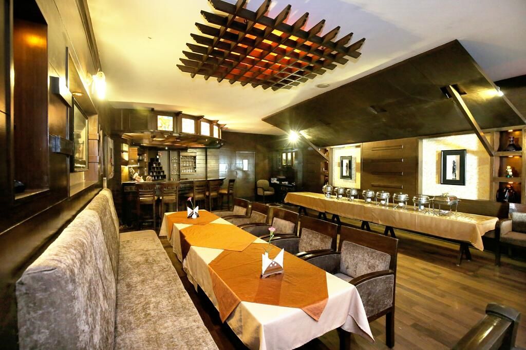 Food & Dining