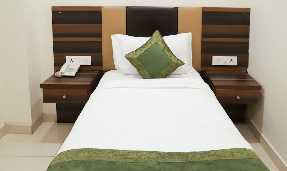 undefined Treebo Trend Grand Horizon 9