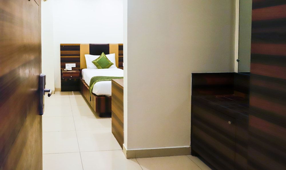 undefined Treebo Trend Grand Horizon 6