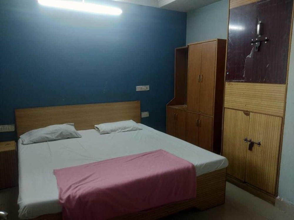 undefined iROOMZ Pranathi Comforts 5
