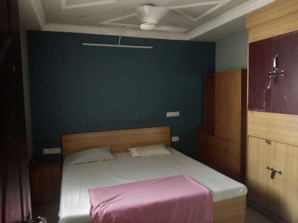 undefined iROOMZ Pranathi Comforts 7