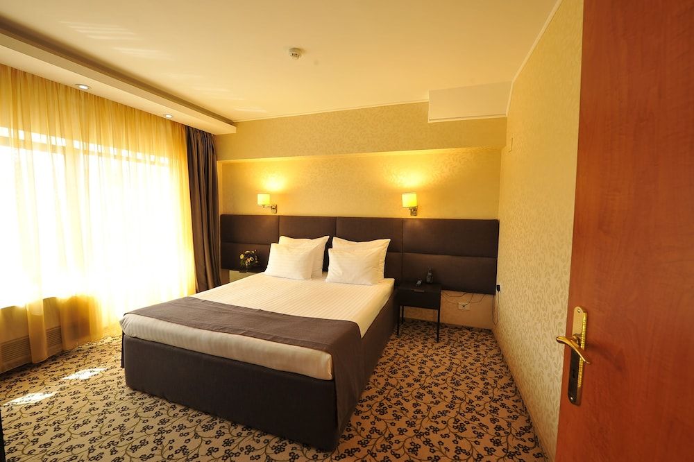 undefined Crystal Palace Hotel 7