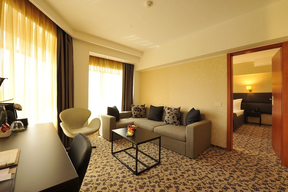 undefined Crystal Palace Hotel 4