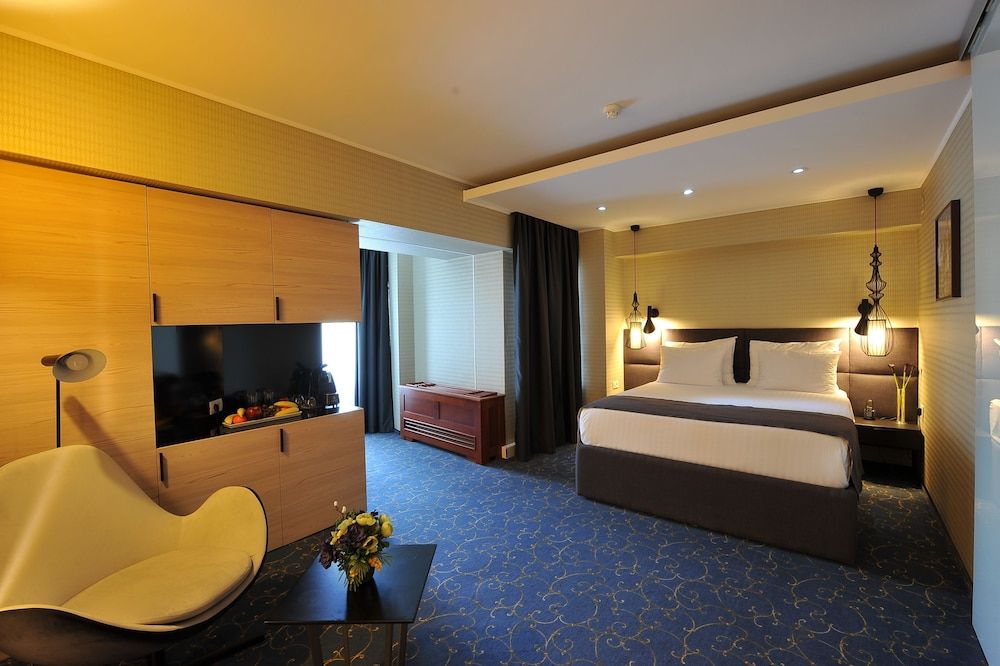 undefined Crystal Palace Hotel 2