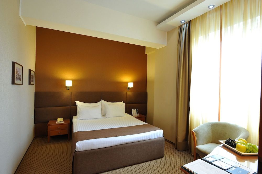 Crystal Palace Hotel Standard Queen 8