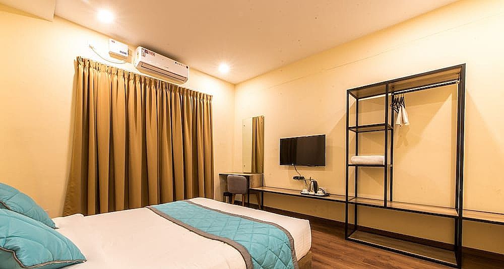 Caramel Hotels Deluxe Double Room 14