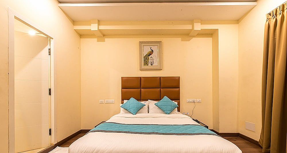 Caramel Hotels Deluxe Double Room 16