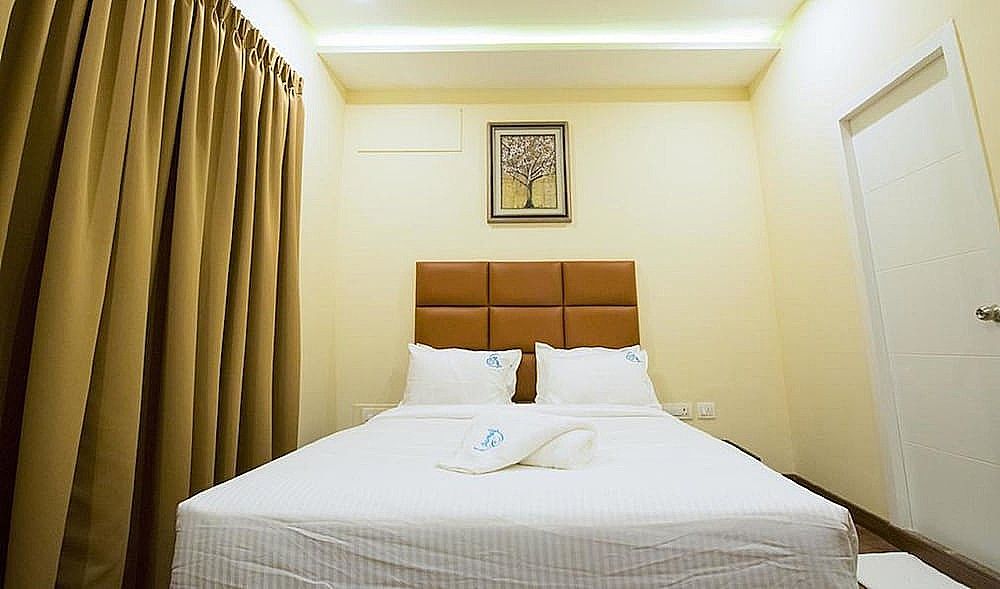 Caramel Hotels Deluxe Double Room 5