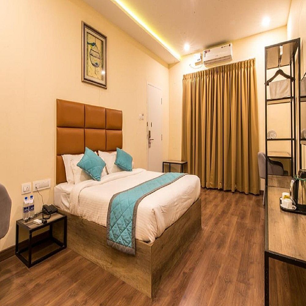 Caramel Hotels Deluxe Double Room 9