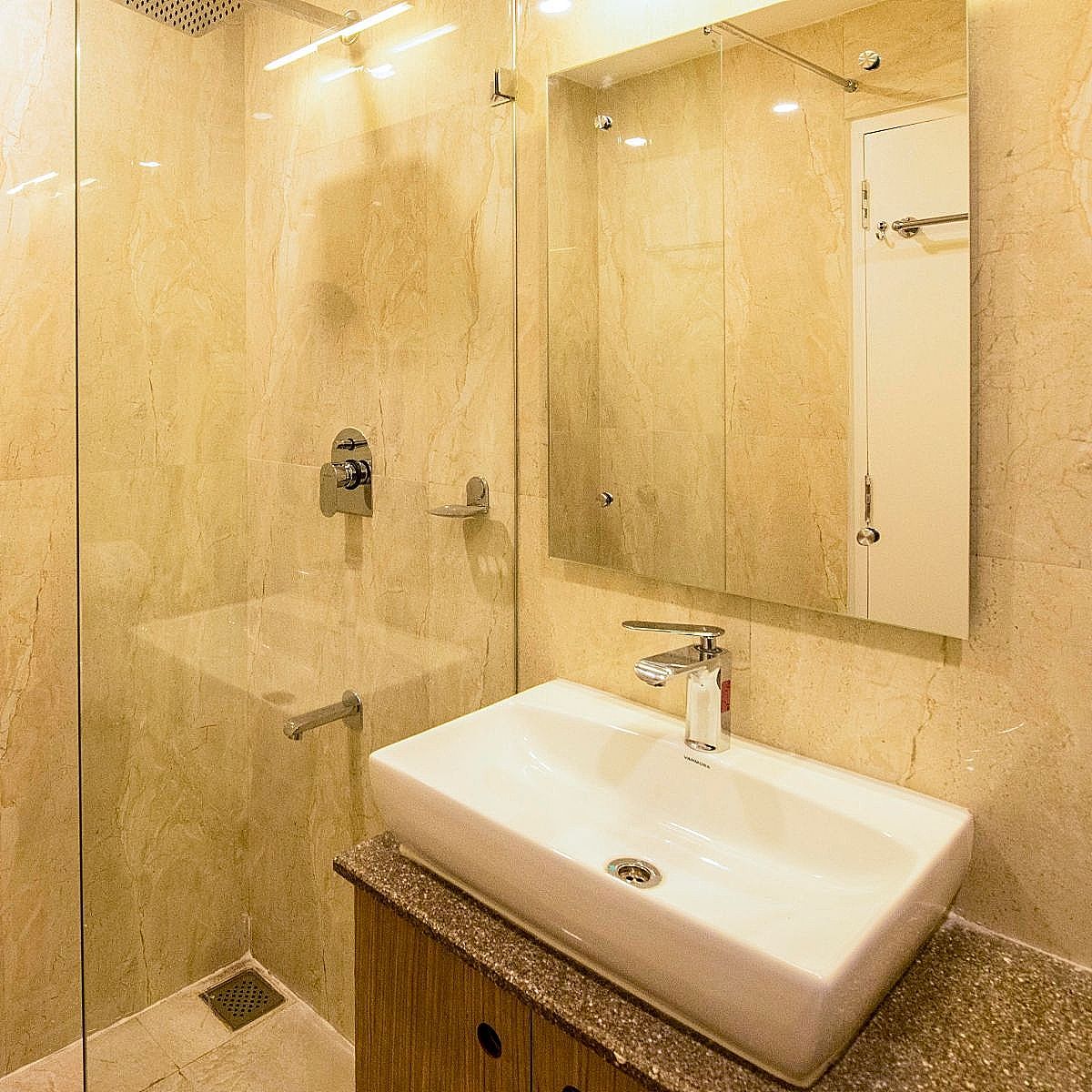 Caramel Hotels Deluxe Double Room 18