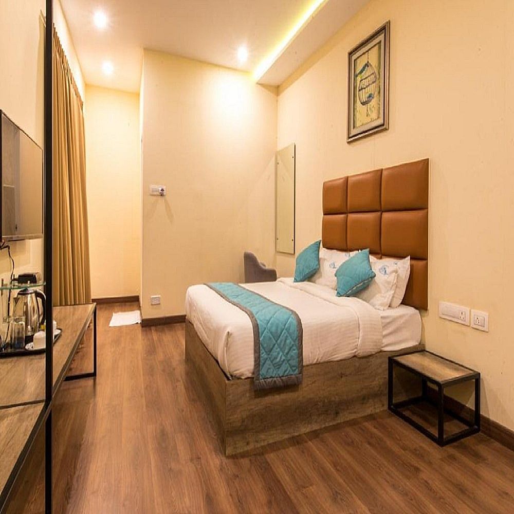 Caramel Hotels Deluxe Double Room 3