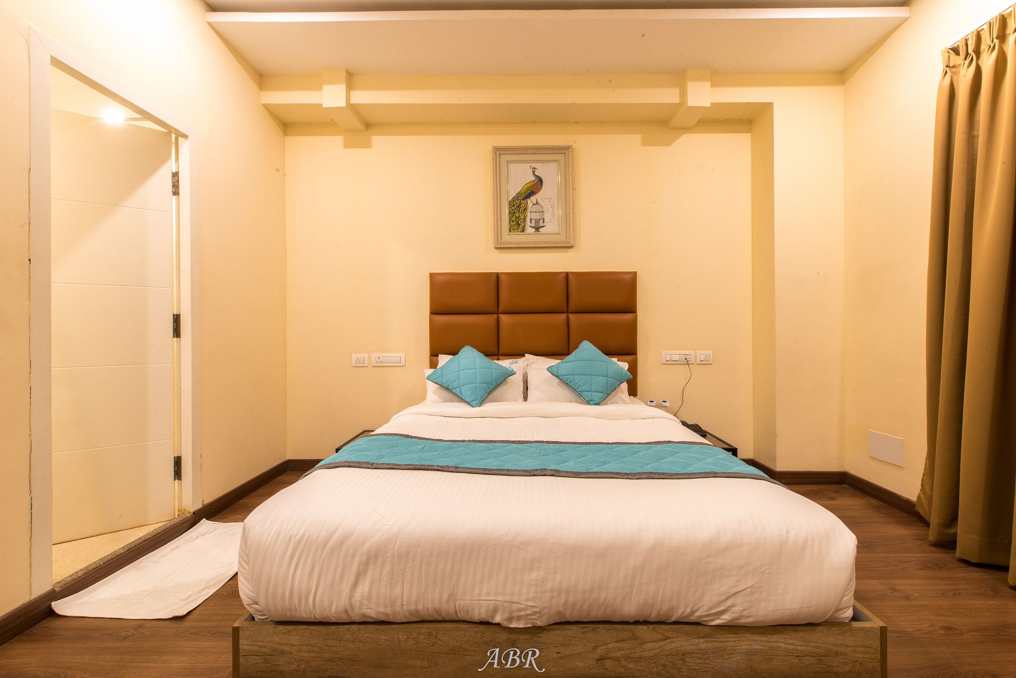 Caramel Hotels Deluxe Double Room 8