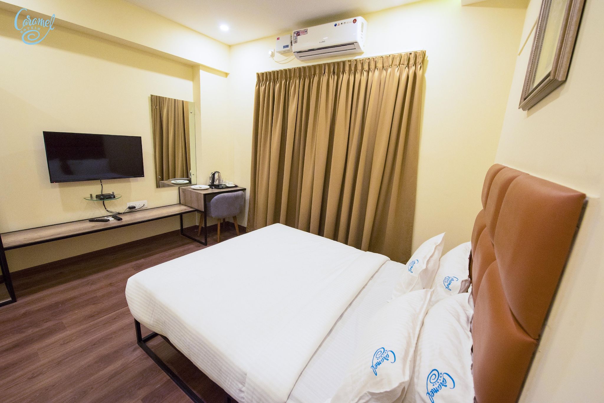 Caramel Hotels Deluxe Double Room 15