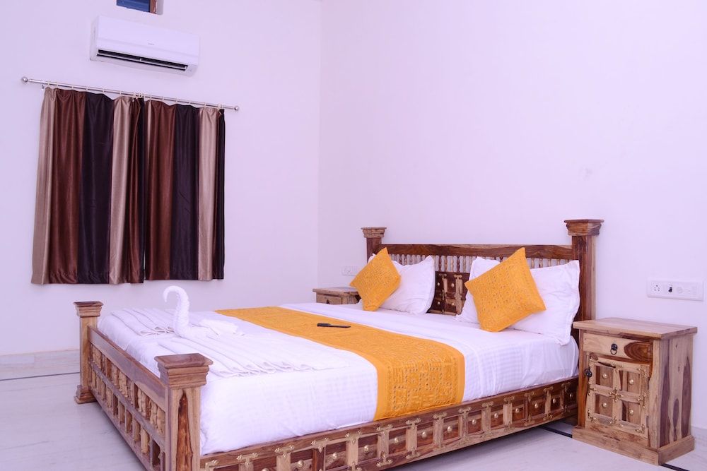 Sartaj Hotel