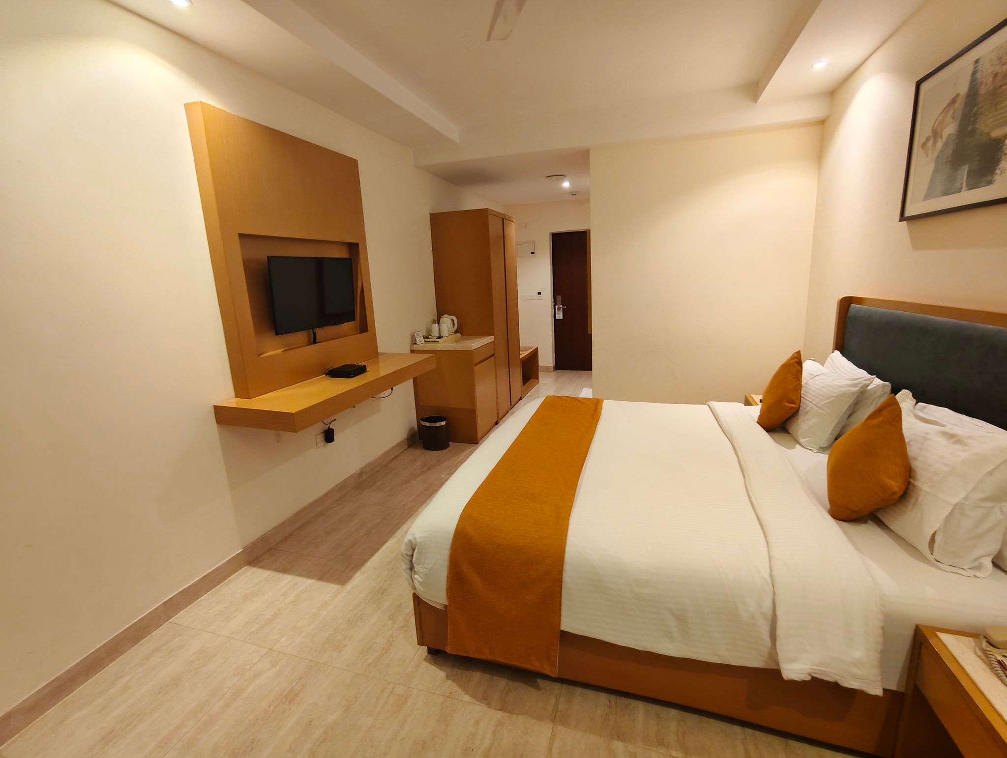 Trevon Hotels & Resorts Candolim Goa Superior Room with balcony 4