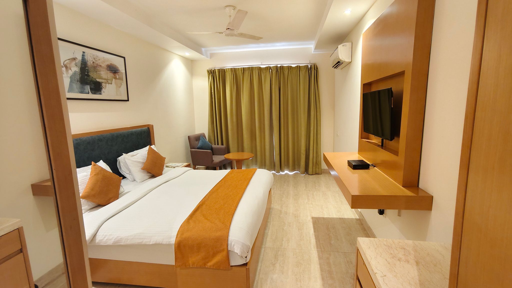 Trevon Hotels & Resorts Candolim Goa Superior Room with balcony 2