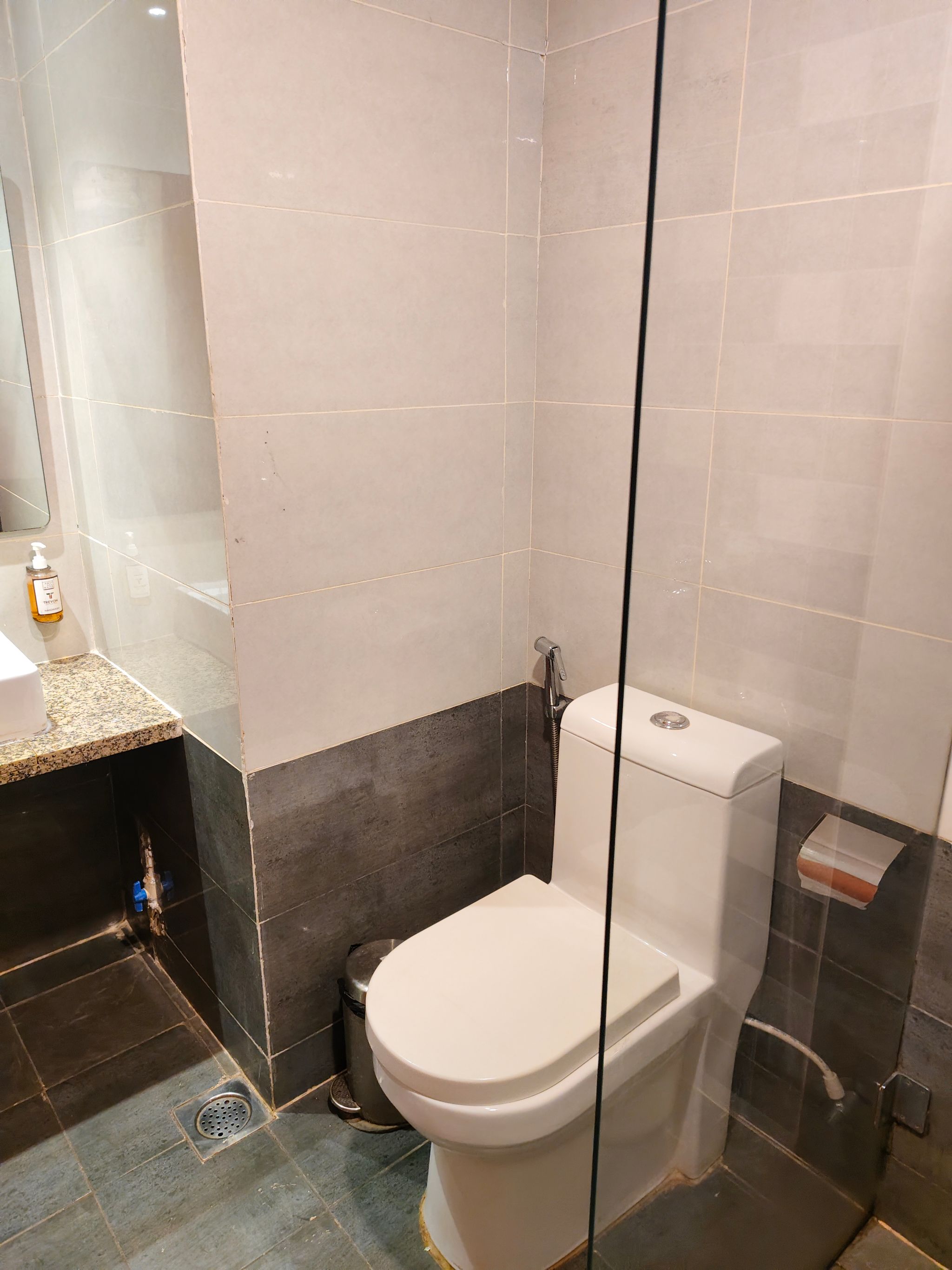 Trevon Hotels & Resorts Candolim Goa Superior Room with balcony 8