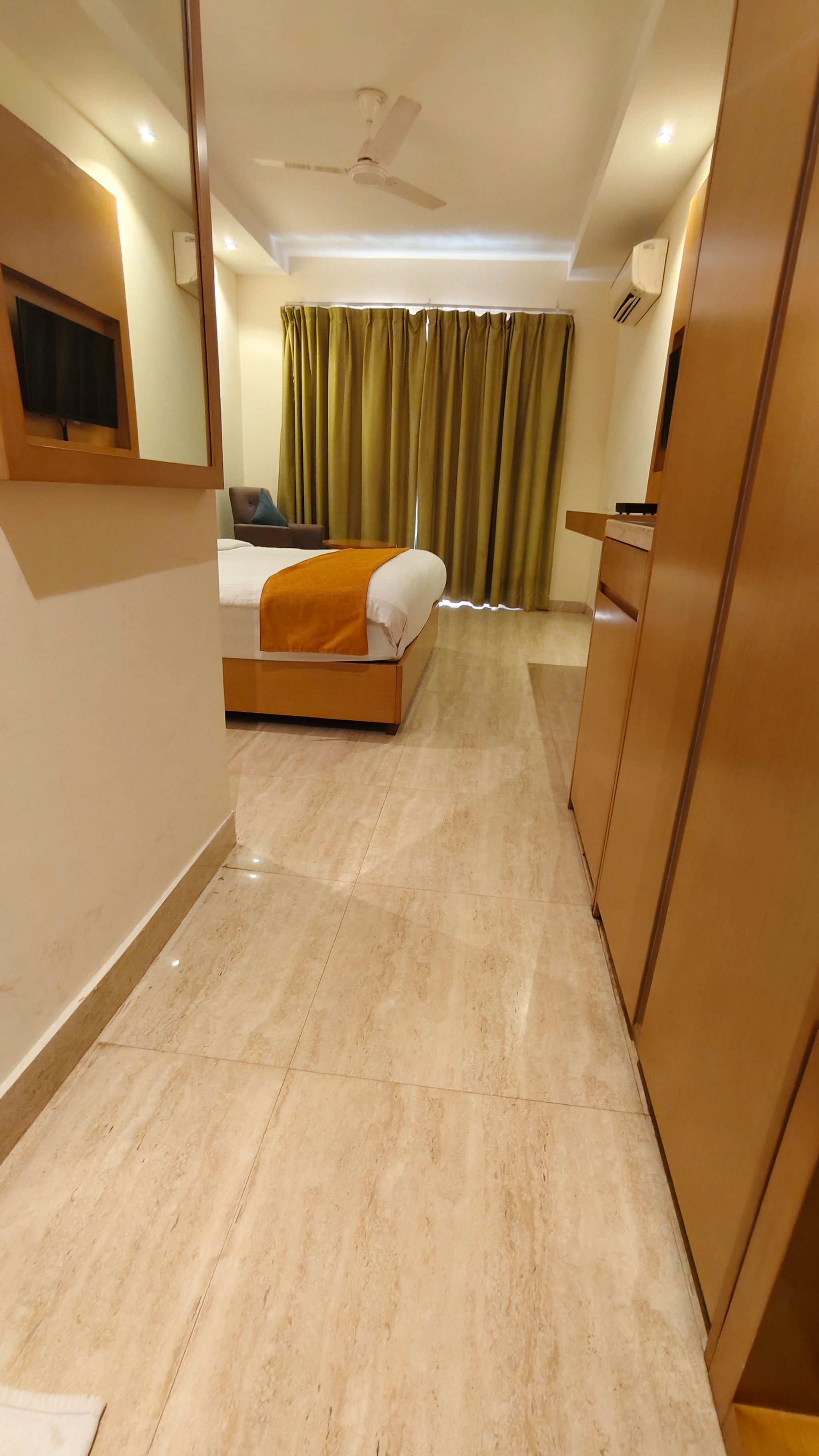 Trevon Hotels & Resorts Candolim Goa Superior Room with balcony 5