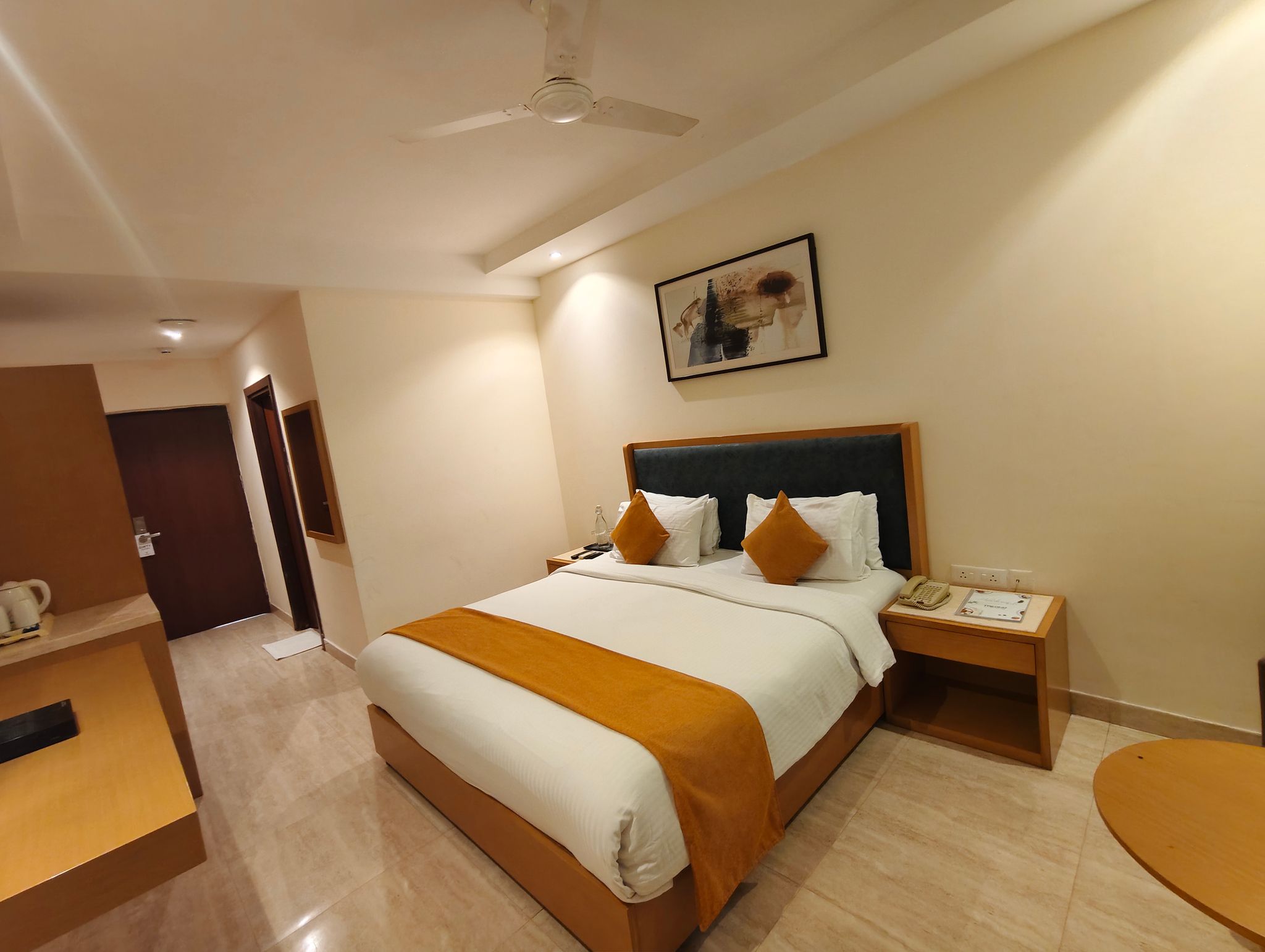 Trevon Hotels & Resorts Candolim Goa Superior Room with balcony 3