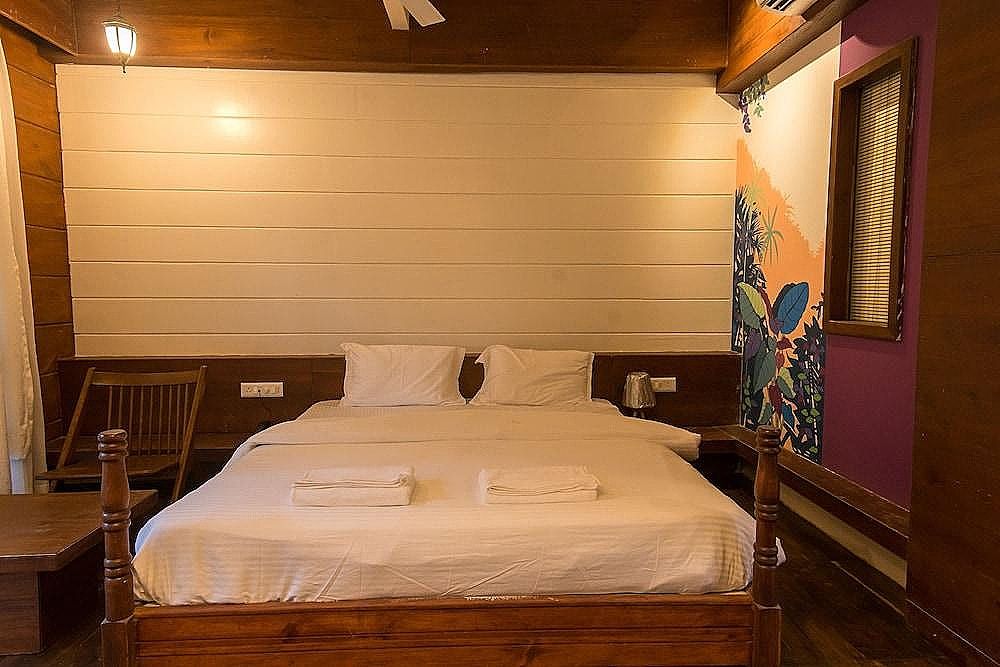 Aqua Marina Beach Cottages Deluxe Cottage with Pool View 15
